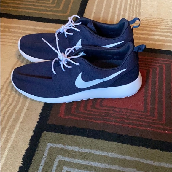 Nike Roshe One - Picture 2 of 4